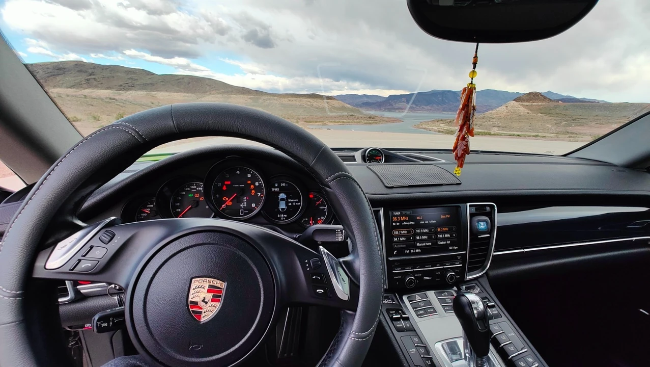 2014 Porsche 970 Panamera - Image 11 of 17