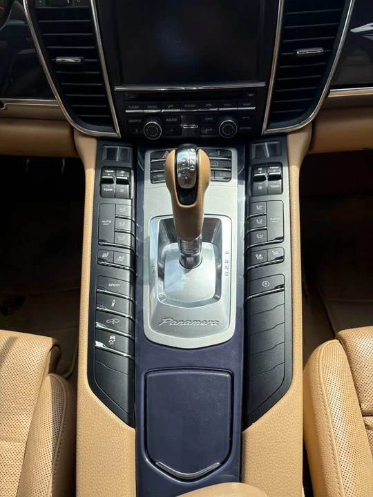 2014 Porsche 970 Panamera - Image 16 of 19