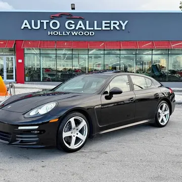 2014 Porsche Panamera 4 Sedan