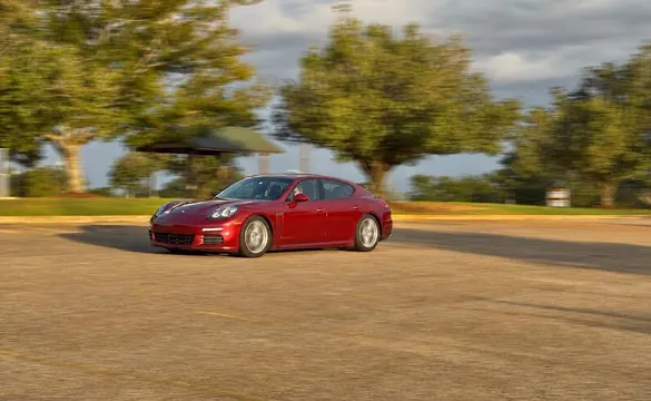 2014 Porsche Panamera 4 Sedan 4D
