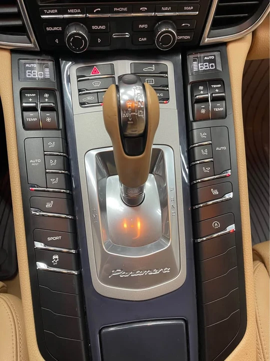 2014 Porsche 970 Panamera - Image 16 of 20