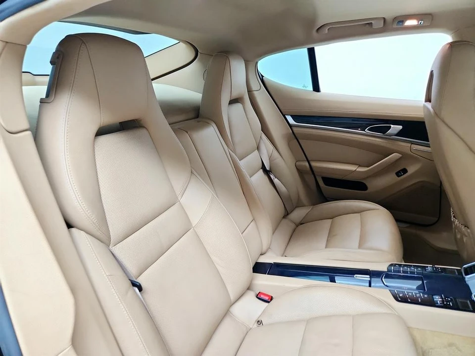 2014 Porsche 970 Panamera - Image 28 of 31