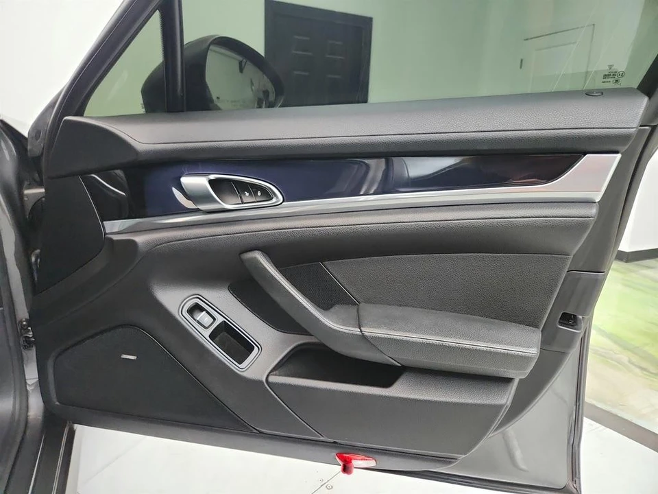 2014 Porsche 970 Panamera - Image 27 of 31