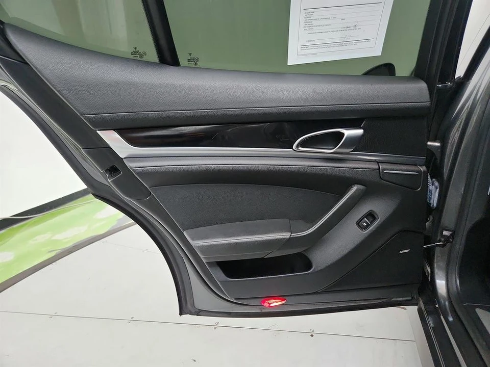 2014 Porsche 970 Panamera - Image 25 of 31