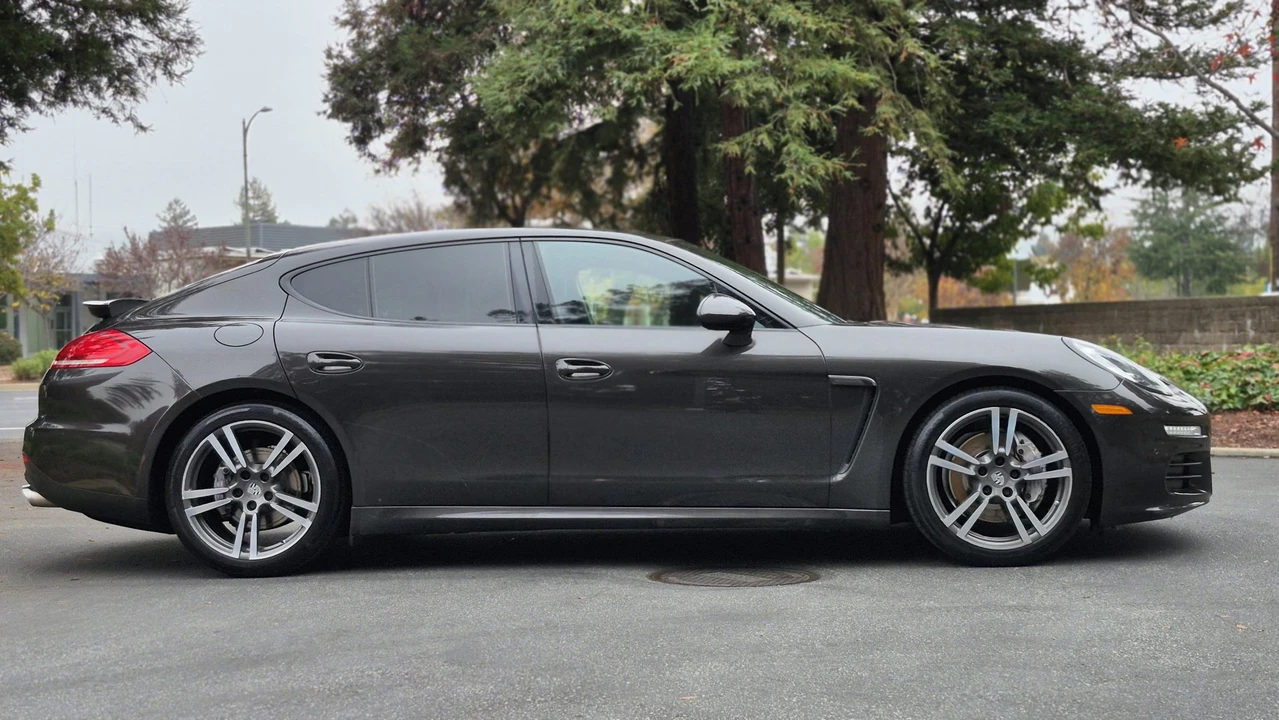 2014 Porsche 970 Panamera 4S - Image 30 of 31