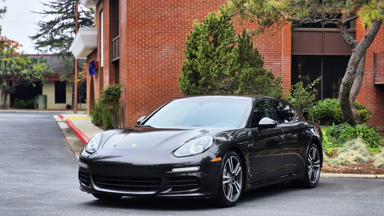 2014 Porsche 970 Panamera 4S - Image 4 of 31