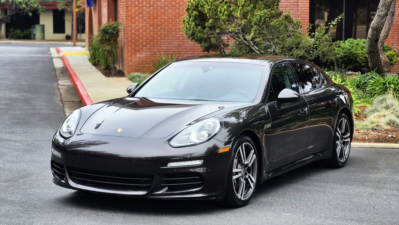 2014 Porsche 970 Panamera 4S - Image 3 of 31