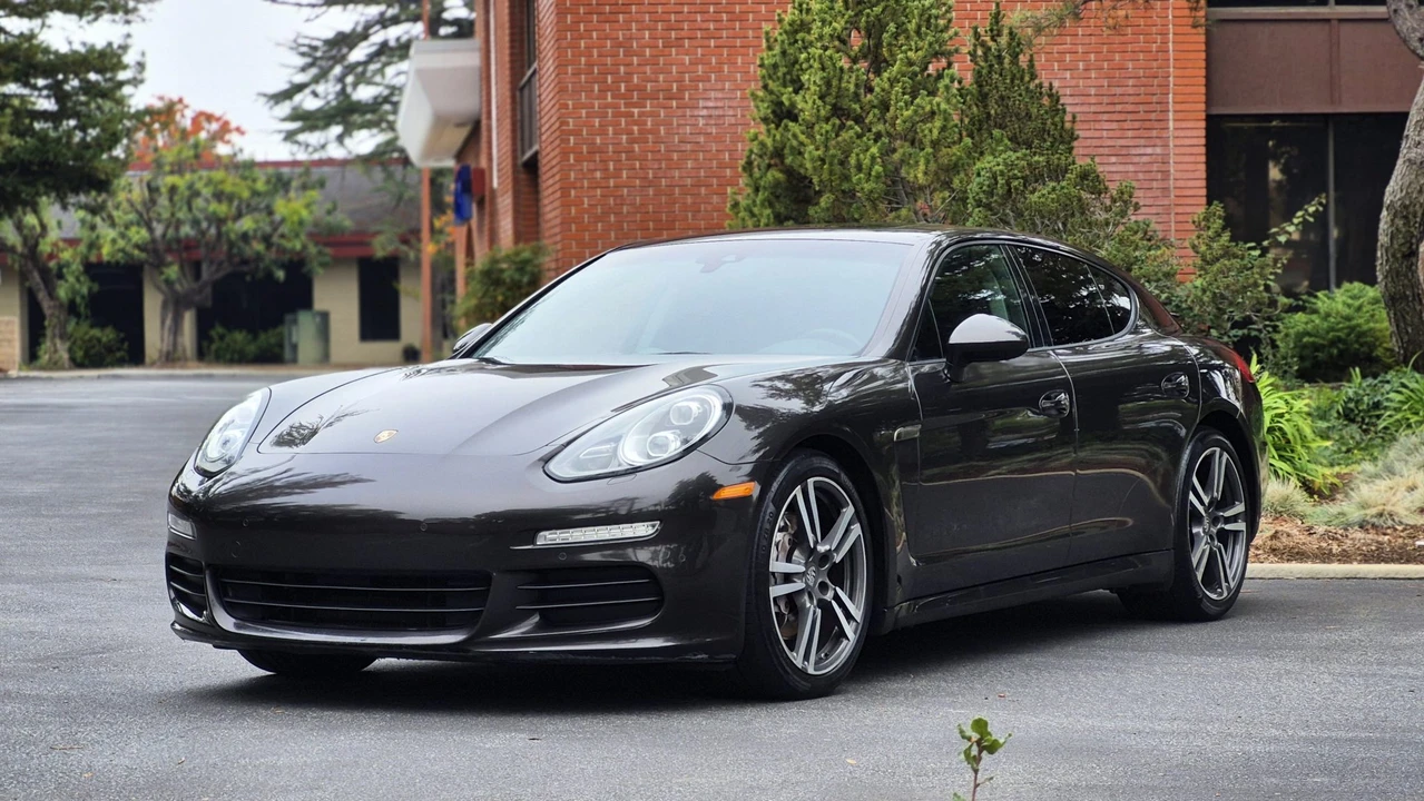 2014 Porsche 970 Panamera 4S - Image 2 of 31