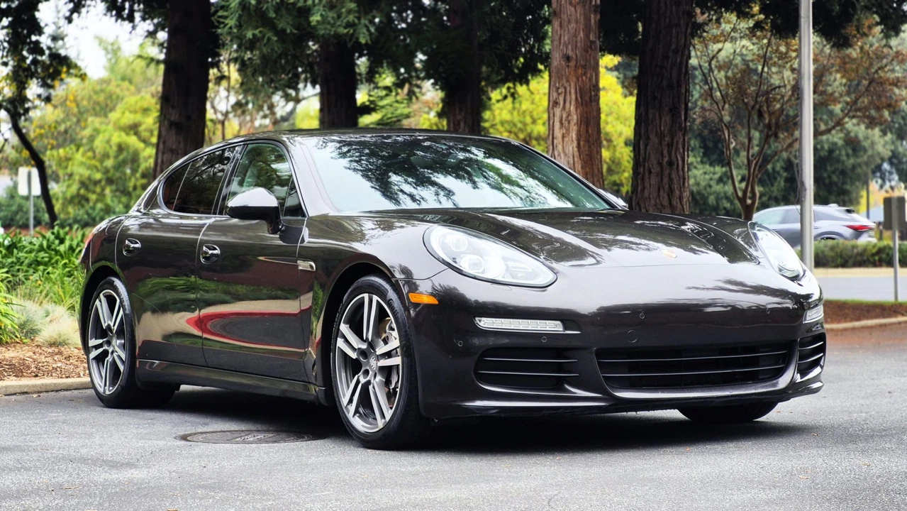 2014 Porsche 970 Panamera 4S - Image 27 of 31