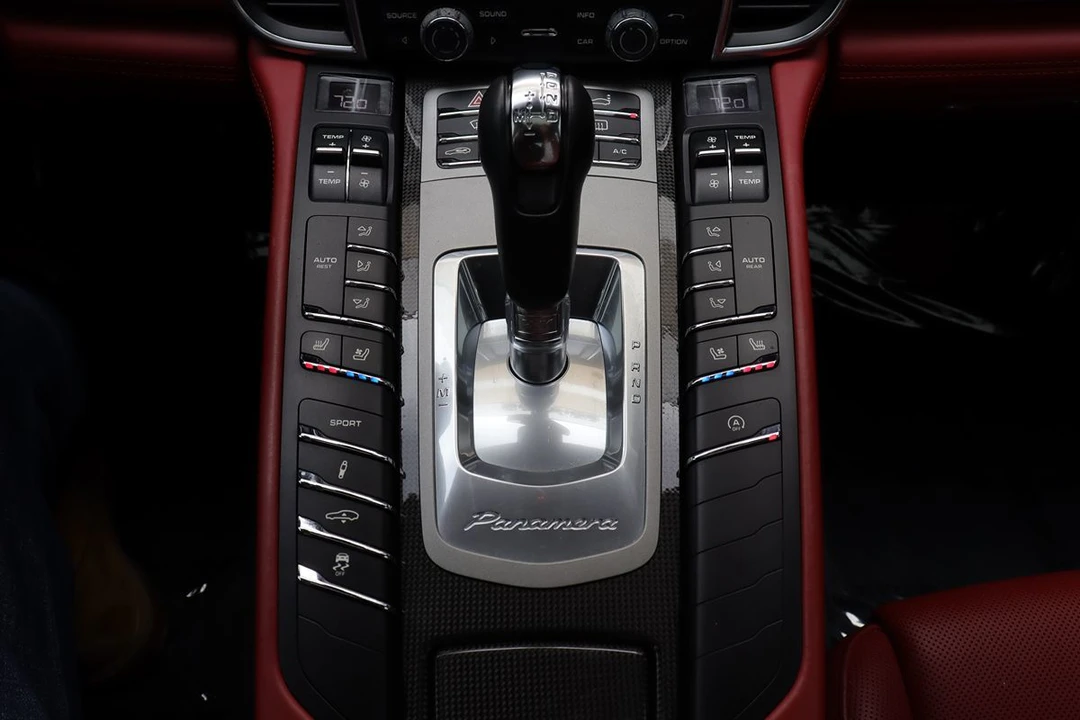2014 Porsche 970 Panamera 4S - Image 27 of 31