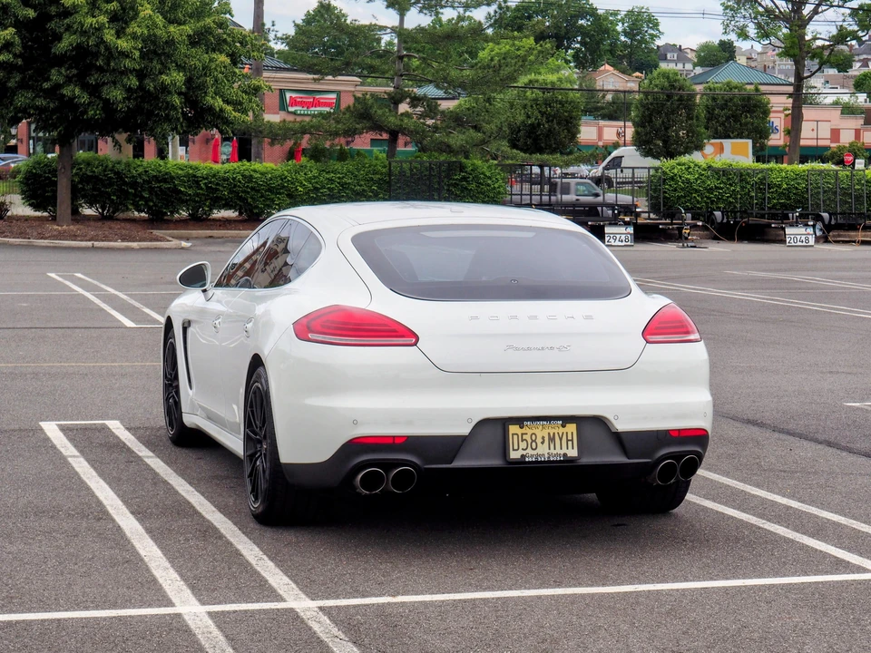 2014 Porsche 970 Panamera 4S - Image 23 of 30