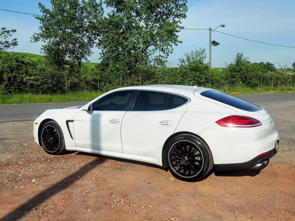 2014 Porsche 970 Panamera 4S - Image 18 of 30