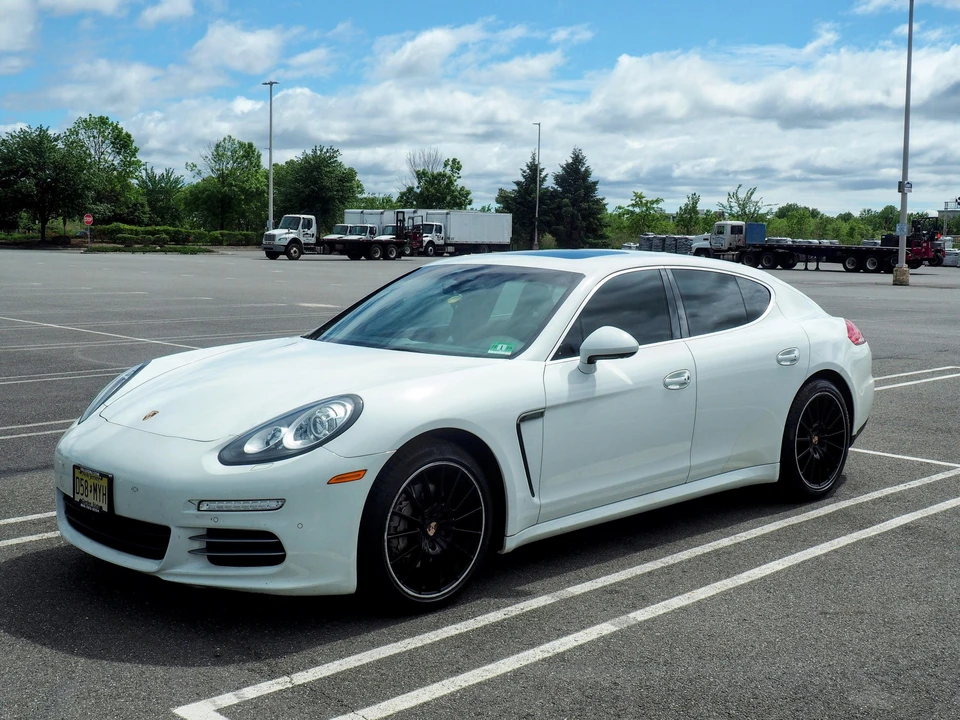 2014 Porsche 970 Panamera 4S - Image 8 of 30