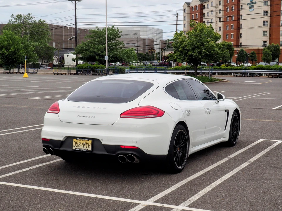 2014 Porsche 970 Panamera 4S - Image 28 of 30