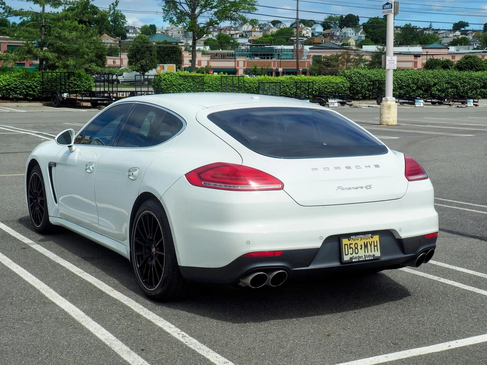 2014 Porsche 970 Panamera 4S - Image 21 of 30
