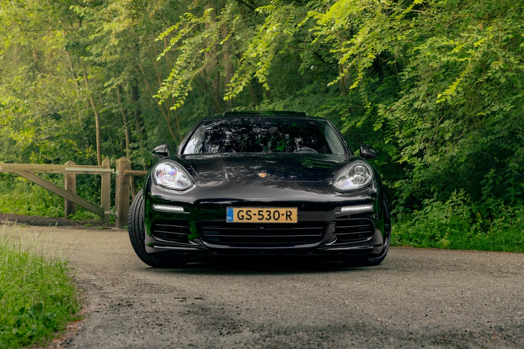 2014 Porsche 970 Panamera 4S - Image 2 of 31
