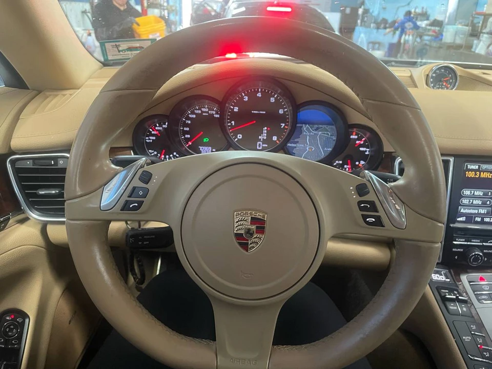 2014 Porsche 970 Panamera - Image 9 of 20