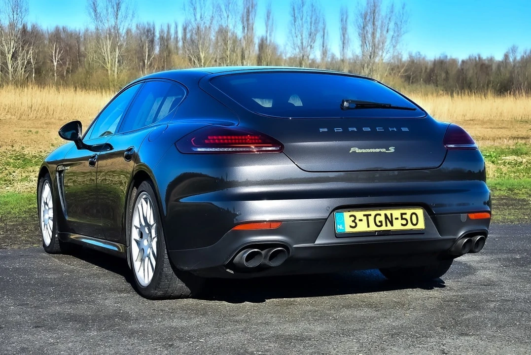 2014 Porsche 970 Panamera S - Image 15 of 30