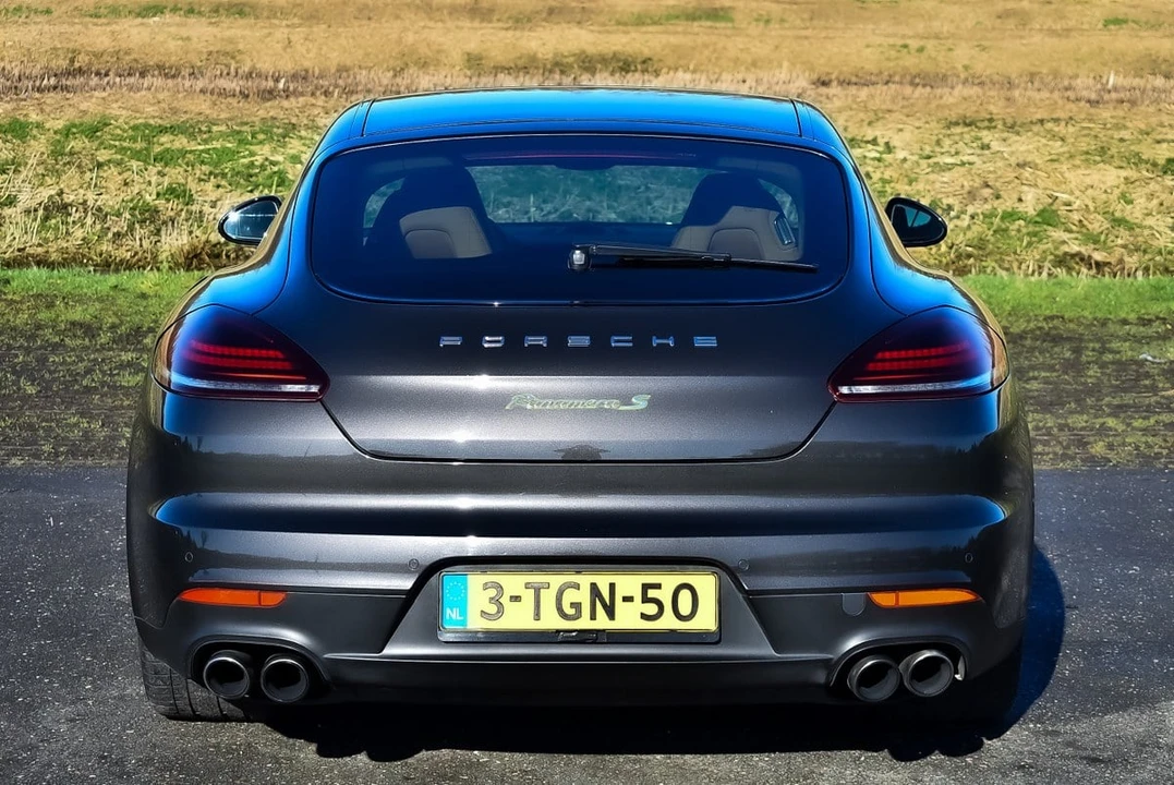 2014 Porsche 970 Panamera S - Image 13 of 30