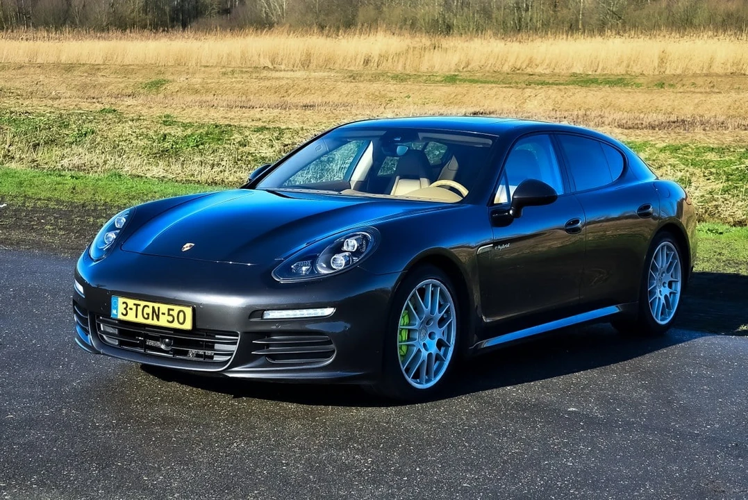 2014 Porsche 970 Panamera S - Image 9 of 30