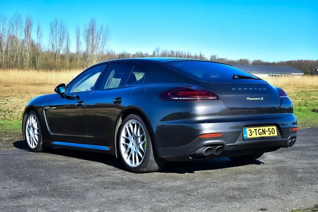 2014 Porsche 970 Panamera S - Image 17 of 30
