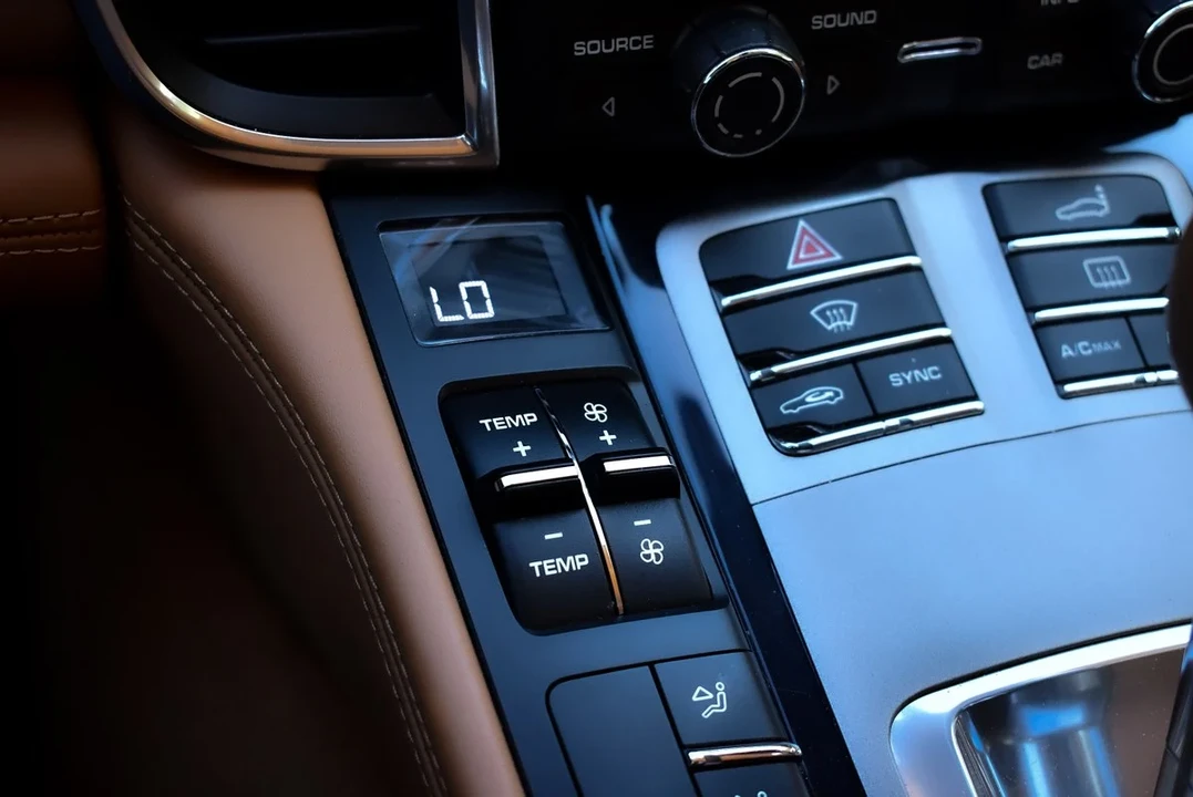 2014 Porsche 970 Panamera S - Image 23 of 31