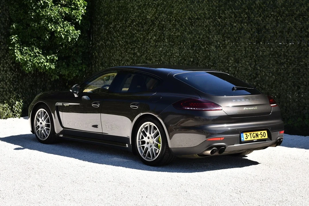 2014 Porsche 970 Panamera S - Image 9 of 31