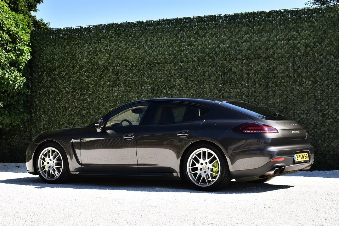 2014 Porsche 970 Panamera S - Image 11 of 31