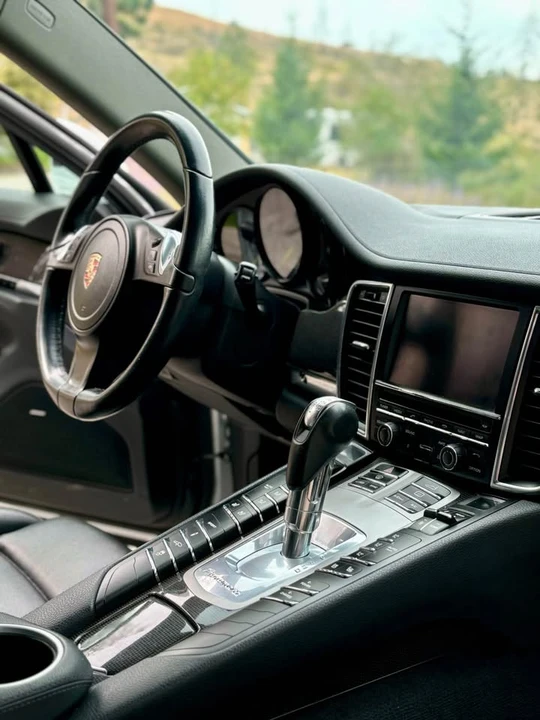 2014 Porsche Panamera - Image 11 of 12