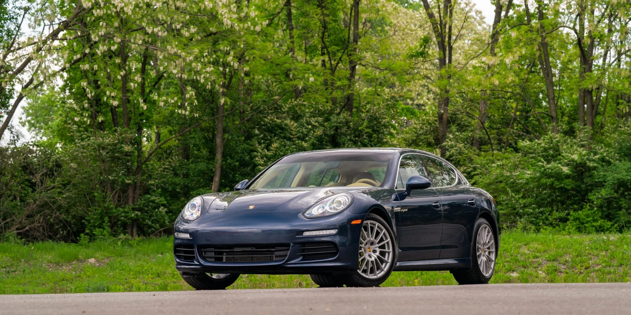 2014 Porsche 970 Panamera S - Image 2 of 31