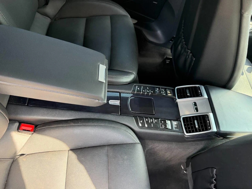 2014 Porsche 970 Panamera - Image 28 of 31
