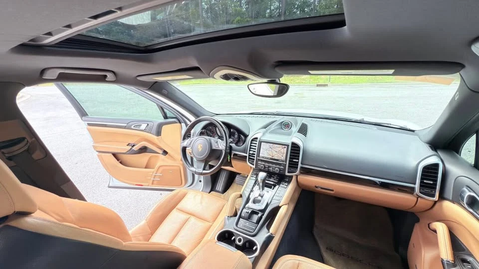 2014 Porsche 958 Cayenne - Image 16 of 18