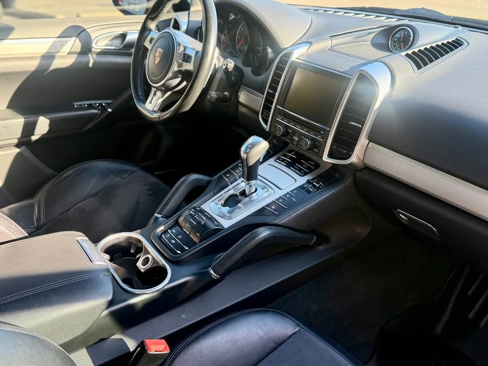 2014 Porsche 958 Cayenne - Image 10 of 17