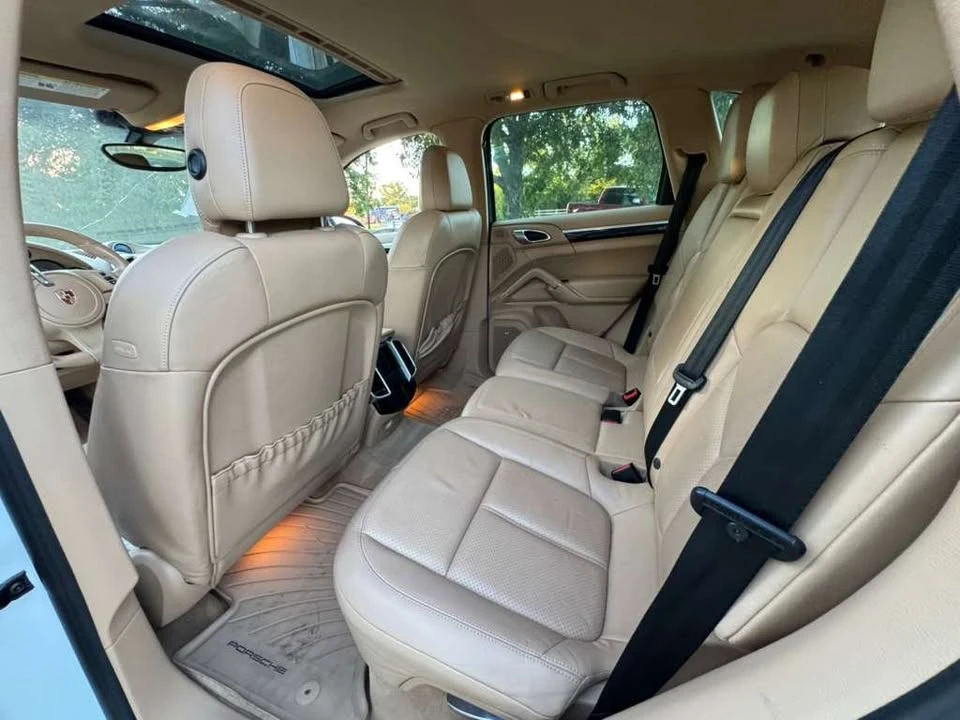 2014 Porsche 958 Cayenne - Image 10 of 17