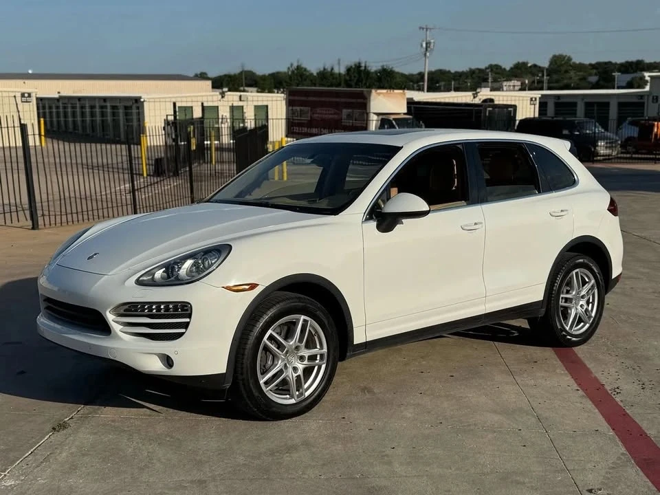 2014 Porsche 958 Cayenne - Image 2 of 15