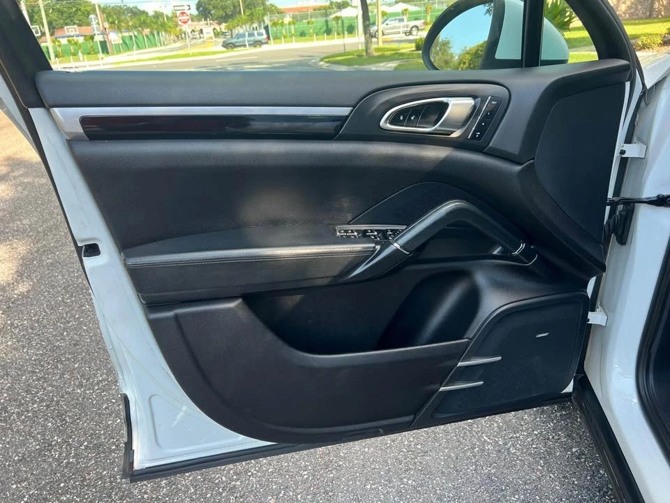 2014 Porsche 958 Cayenne - Image 11 of 13