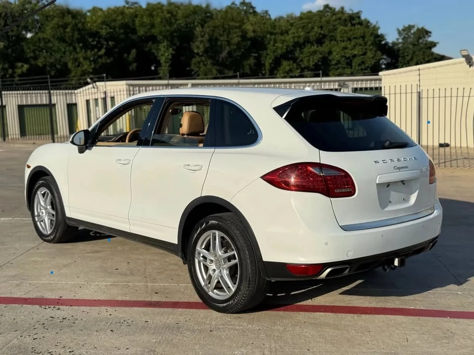 2014 Porsche 958 Cayenne - Image 2 of 8