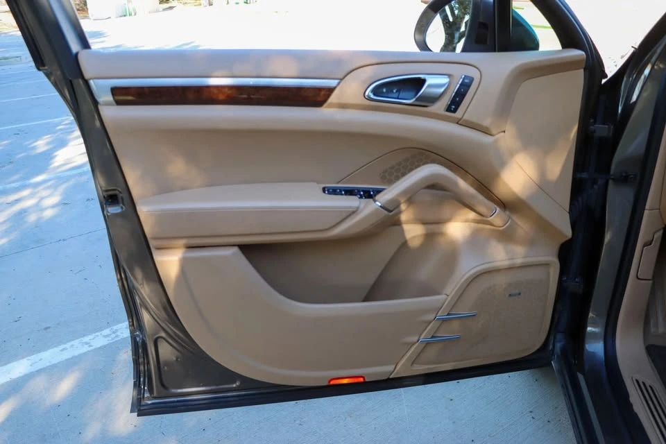 2014 Porsche 958 Cayenne - Image 14 of 20