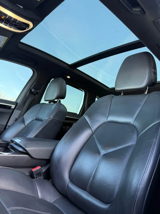 2014 Porsche 958 Cayenne - Image 9 of 18