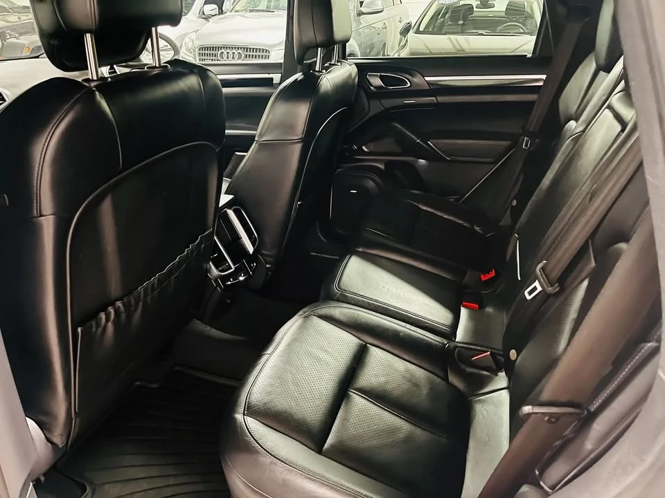 2014 Porsche 958 Cayenne - Image 8 of 16