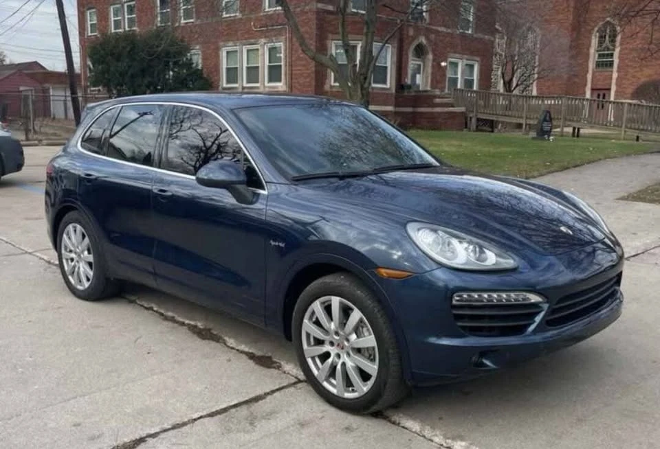 2014 Porsche 958 Cayenne S - Image 2 of 12