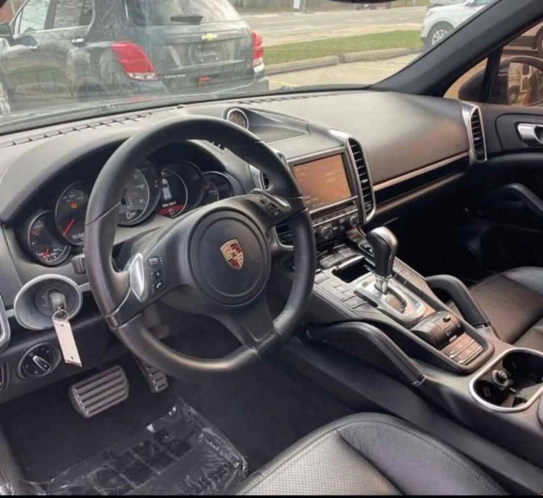 2014 Porsche 958 Cayenne S - Image 8 of 12