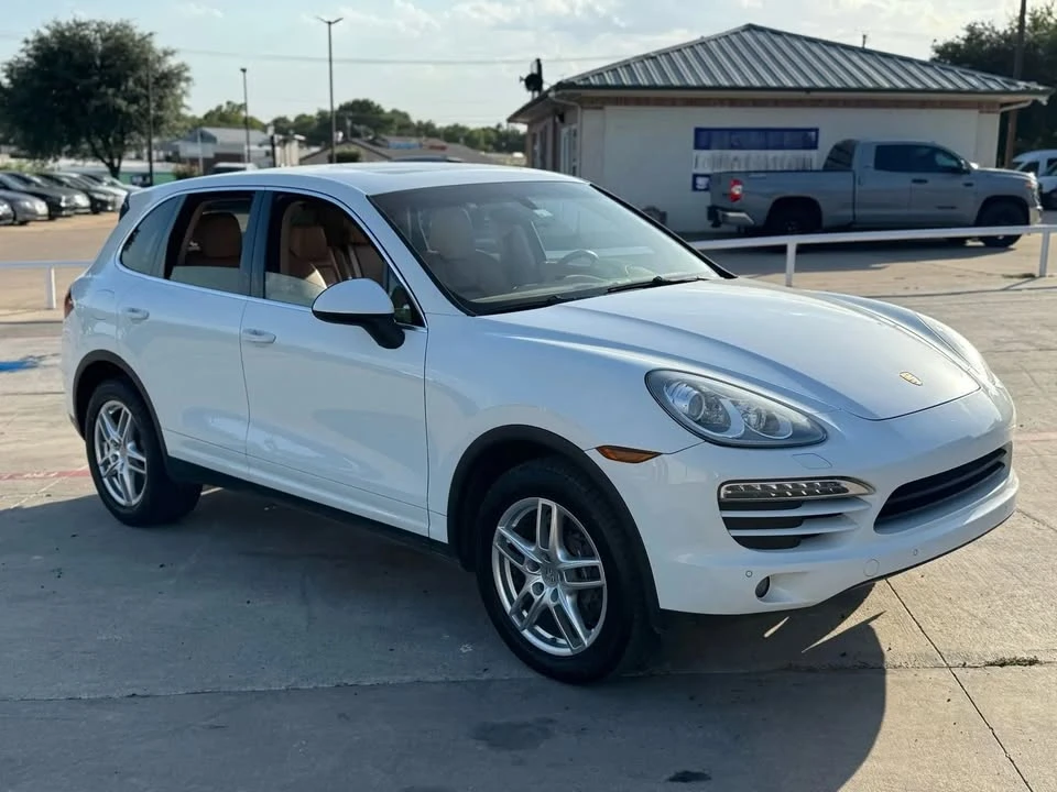 2014 Porsche 958 Cayenne - Image 2 of 11