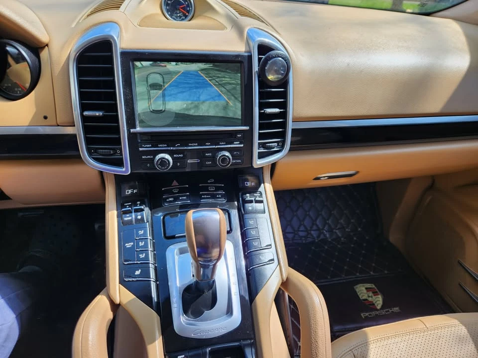 2014 Porsche 958 Cayenne - Image 13 of 20