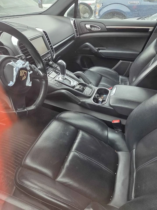 2014 Porsche 958 Cayenne - Image 2 of 5