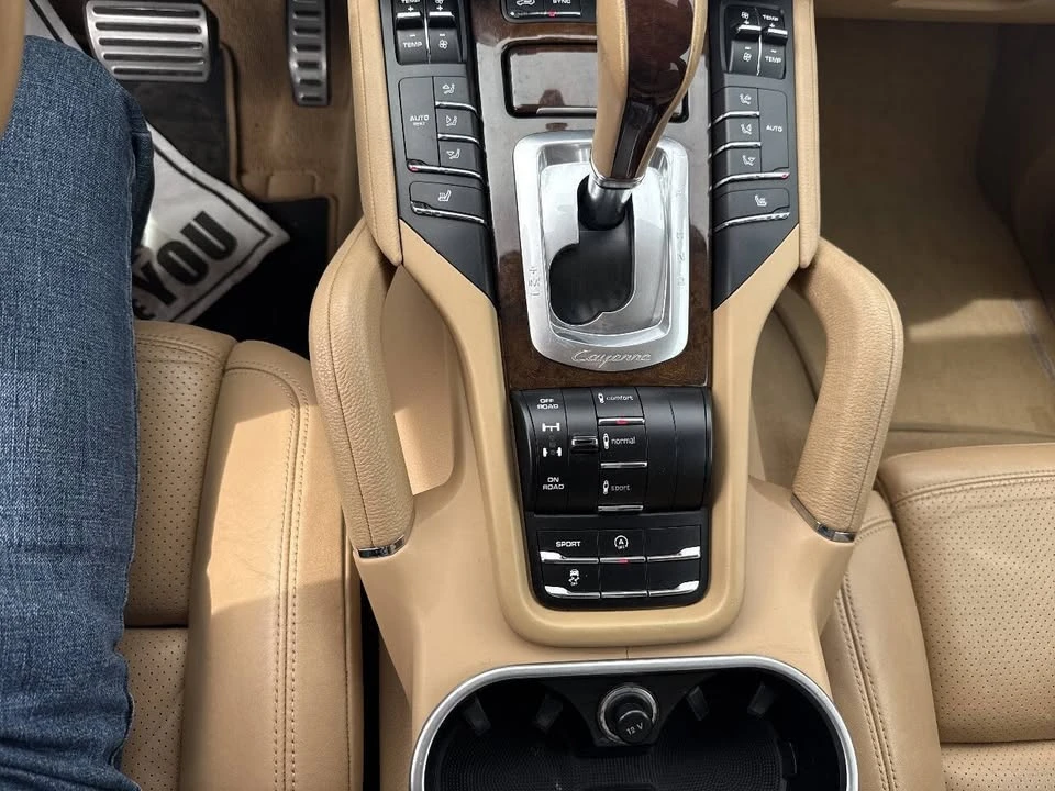 2014 Porsche 958 Cayenne - Image 10 of 16