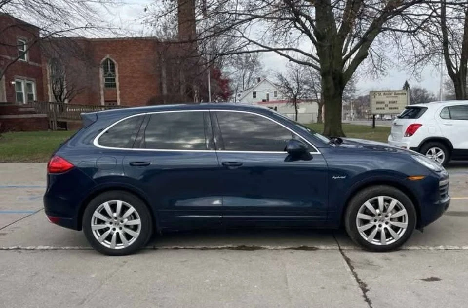 2014 Porsche 958 Cayenne S - Image 3 of 12