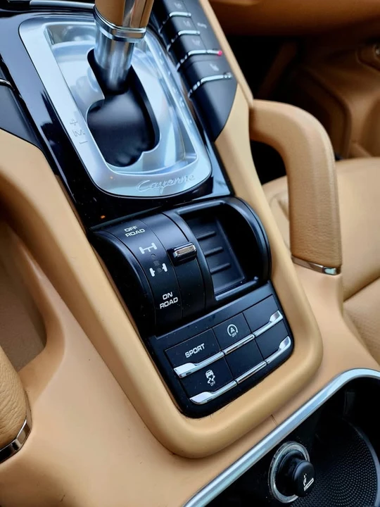 2014 Porsche 958 Cayenne - Image 18 of 20