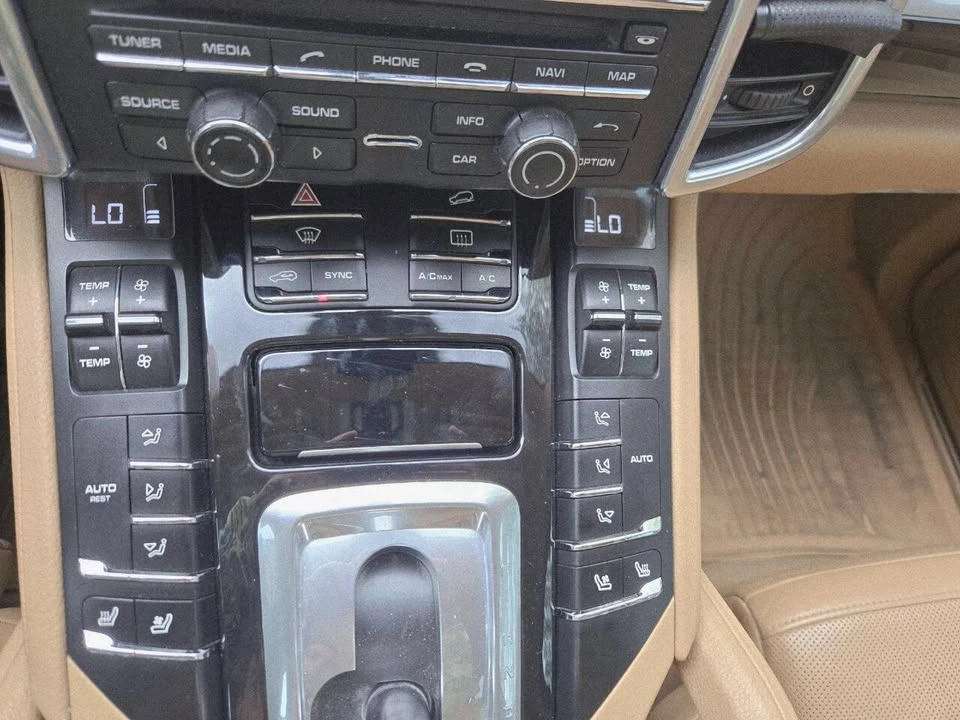2014 Porsche 958 Cayenne - Image 19 of 20