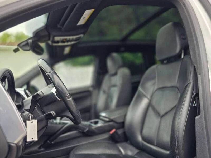 2014 Porsche 958 Cayenne S - Image 9 of 12